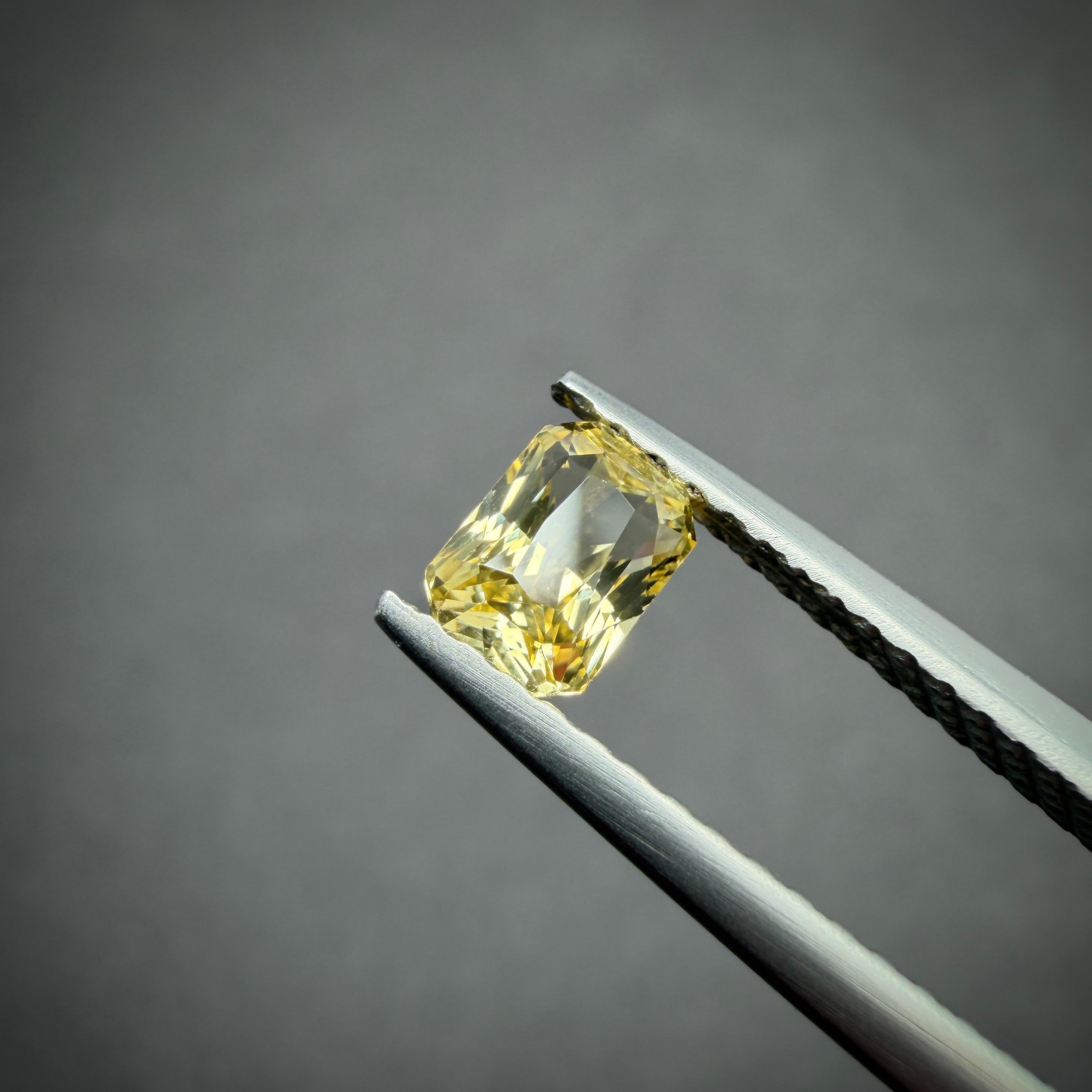 黃色藍寶石 1.1克拉