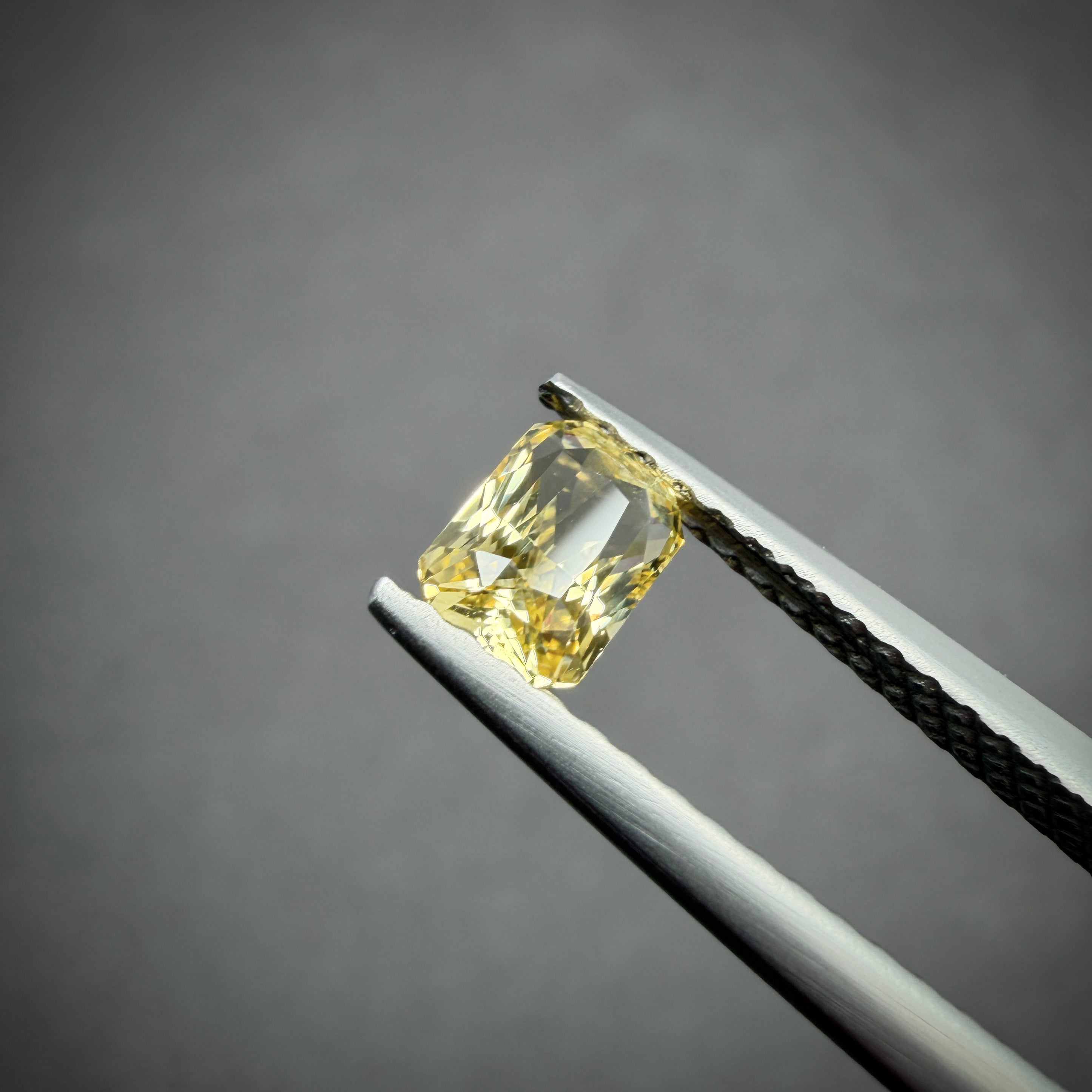 黃色藍寶石 1.1克拉