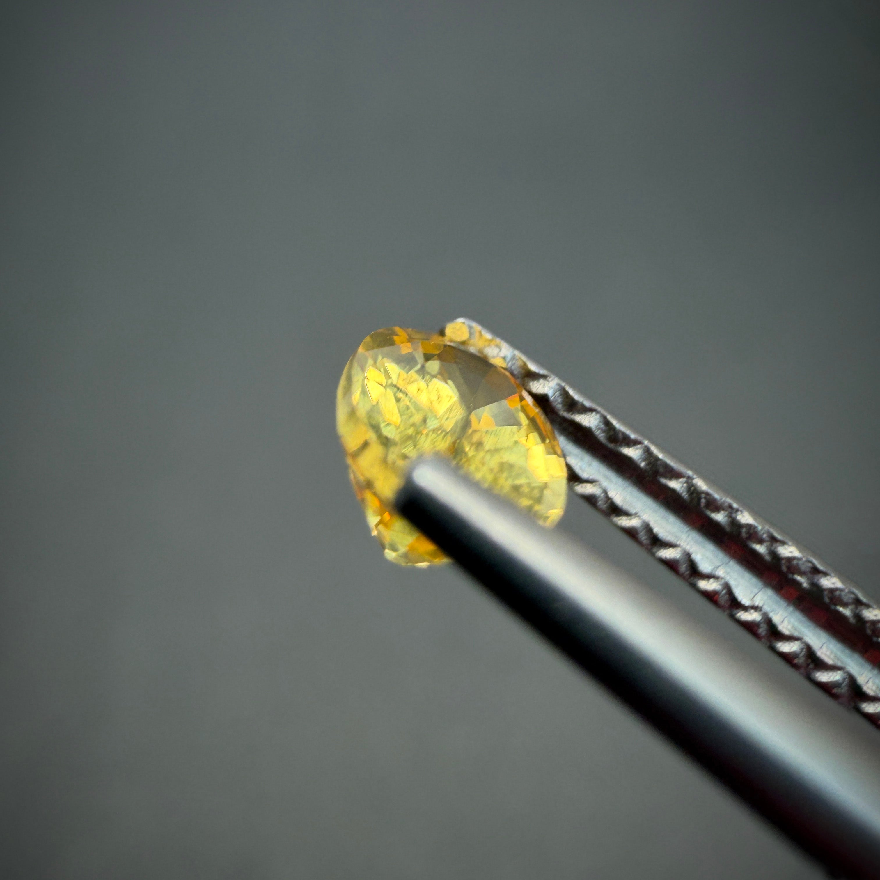 黃色藍寶石 0.68克拉