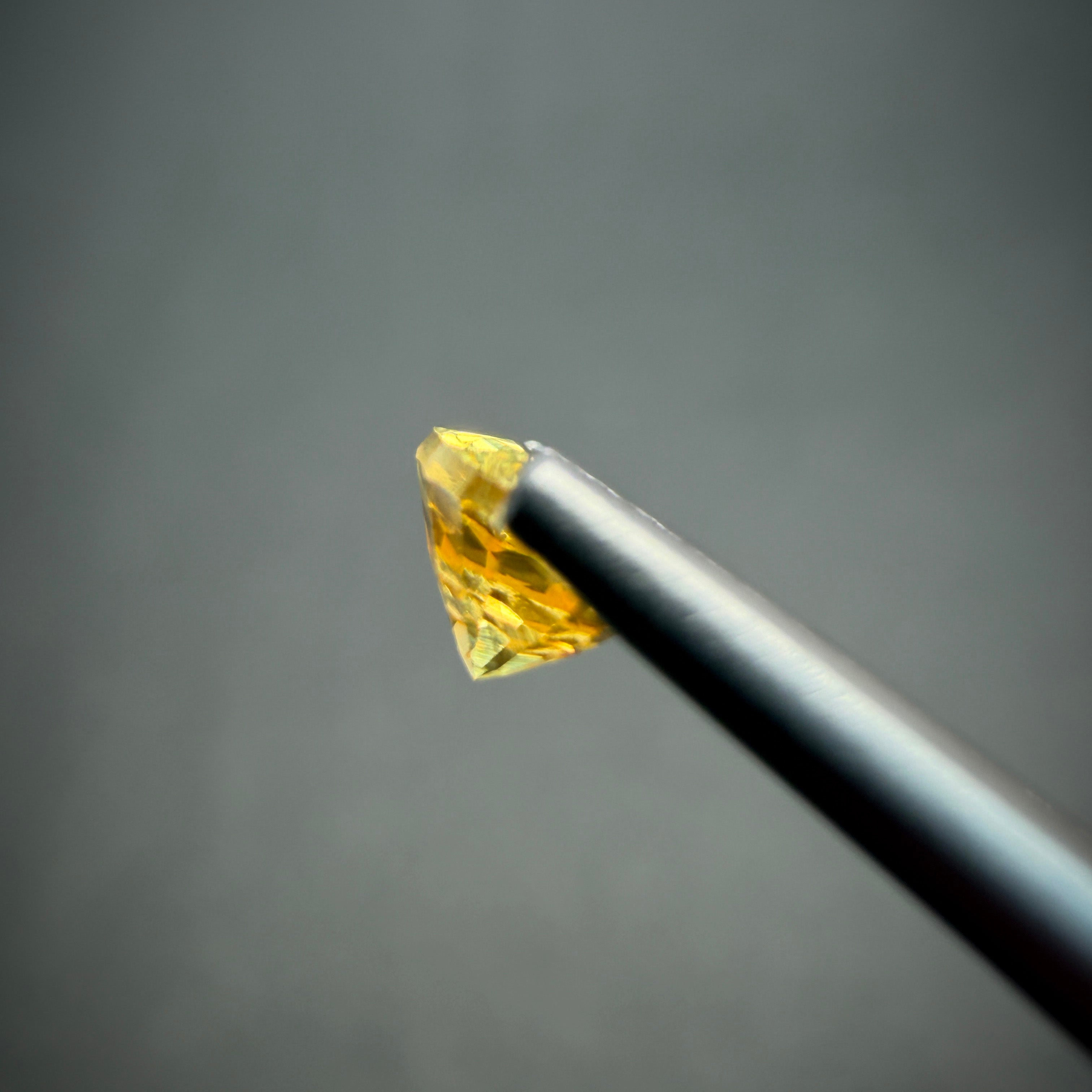 黃色藍寶石 0.68克拉